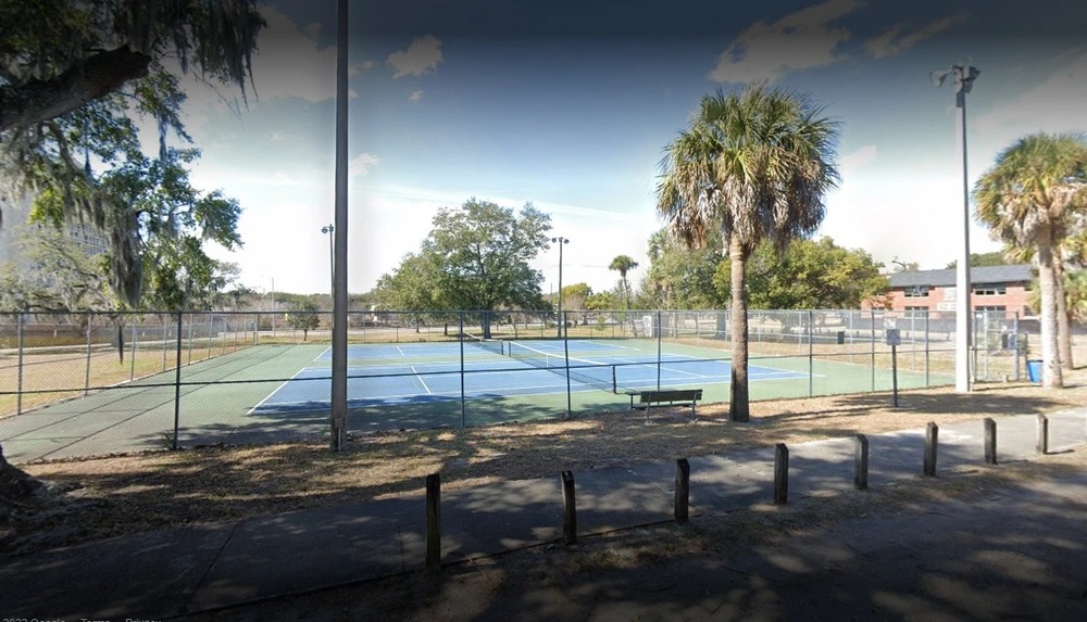 Klutho Tennis Court